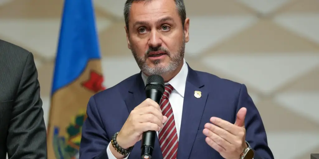 Mendonça afasta Andrei Rodrigues da direção-geral da Polícia Federal Mendonça afasta Andrei Rodrigues da direção-geral da Polícia Federal