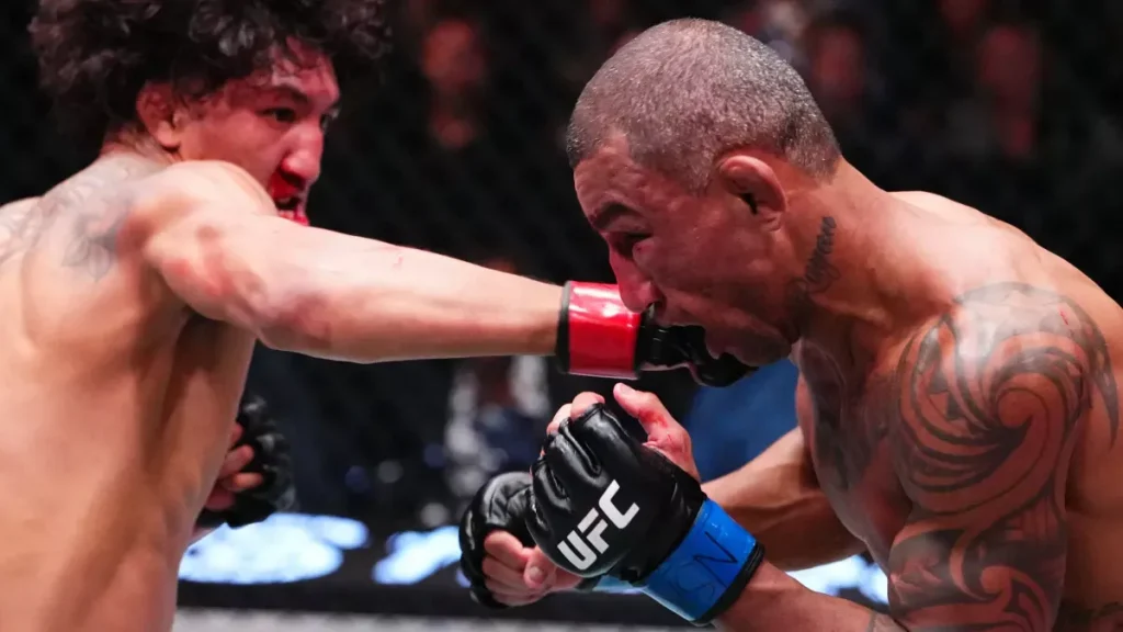 UFC: lutador brasileiro “apaga” dentro do octógono e vai parar no hospital UFC: lutador brasileiro “apaga” dentro do octógono e vai parar no hospital