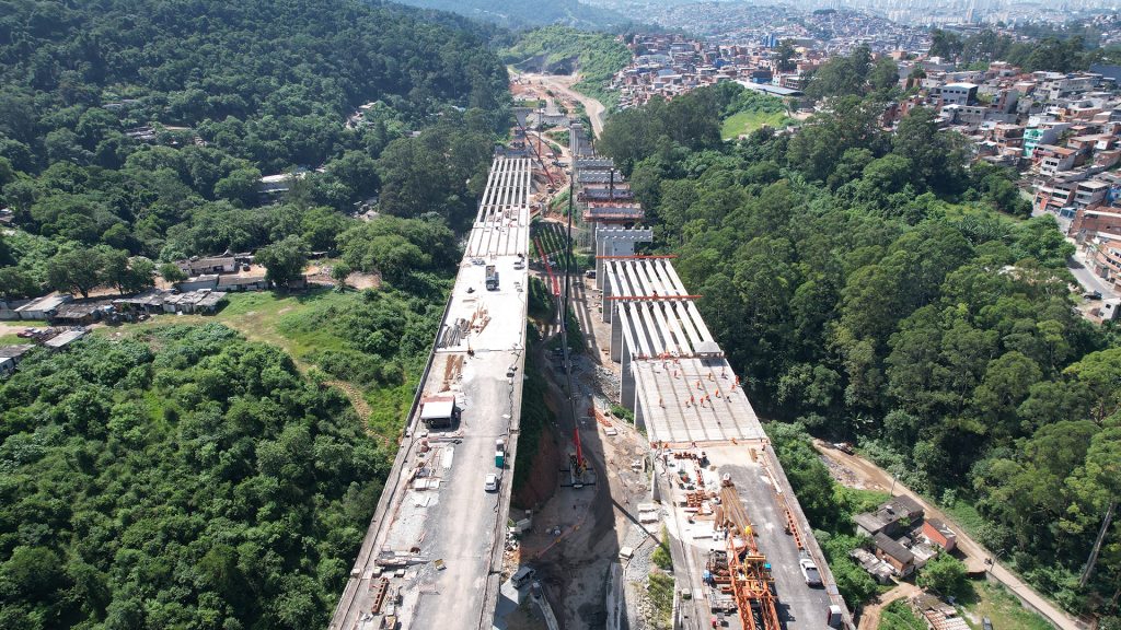 Rodoanel Norte atravessa montanhas com túneis e viadutos para completar ligação entre rodovias e desviar caminhões das vias de São Paulo