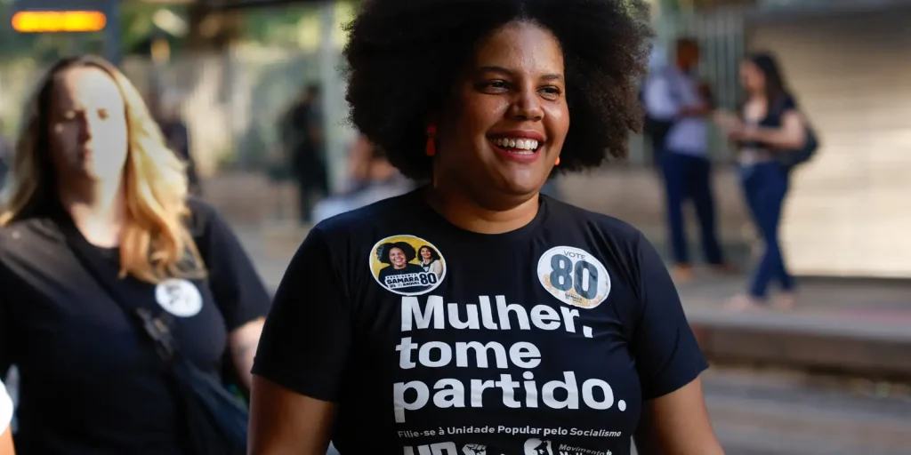 Samara Martins propõe dobrar salário mínimo e instituir escala 4×3 Samara Martins propõe dobrar salário mínimo e instituir escala 4x3