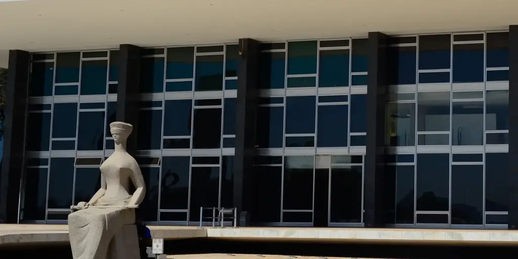 Segunda Turma do STF forma maioria para afastar diretor-geral da PF Segunda Turma do STF forma maioria para afastar diretor-geral da PF