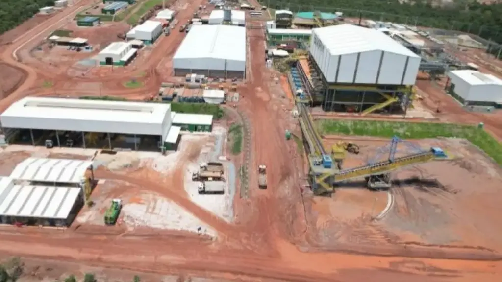 Mina de terras raras em Goiás entra em plataforma integrada fora da Ásia e mira elevar produção para 6.400 toneladas por ano