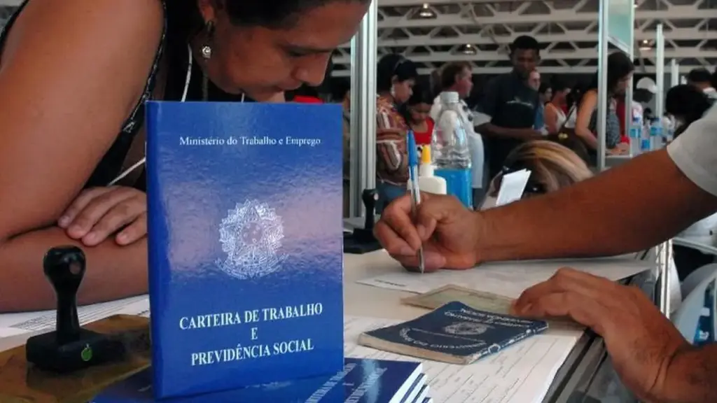 Vigilante contratado em novembro de 2020 para guardar um templo em Barretos, e dispensado em janeiro de 2023 sem nunca ter tido a carteira assinada, ganhou o processo por revelia depois que o sócio faltou à audiência virtual com um atestado genérico Vigilante contratado em novembro de 2020 para guardar um templo em Barretos, e dispensado em janeiro de 2023 sem nunca ter tido a carteira assinada, ganhou o processo por revelia depois que o sócio faltou à audiência virtual com um atestado genérico