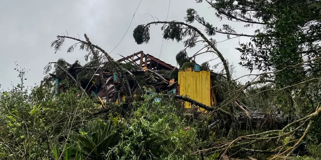 Tempestade, ventos fortes e granizo deixam Região Sul em alerta Tempestade, ventos fortes e granizo deixam Região Sul em alerta