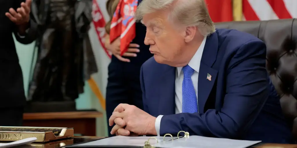 Trump promete US$ 5 mil a cada americano se vencer eleições Trump promete US$ 5 mil a cada americano se vencer eleições