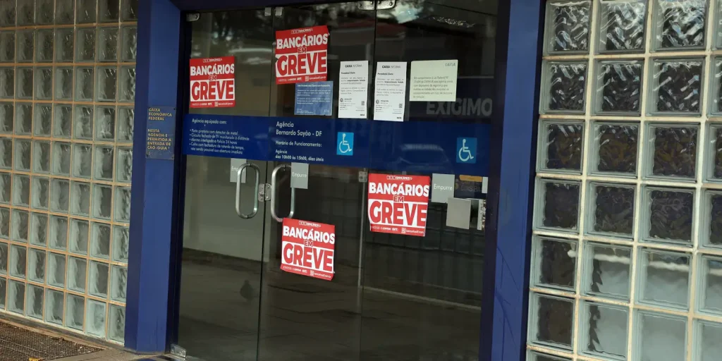 TST: 60% dos empregados da Caixa devem permanecer em atividade TST: 60% dos empregados da Caixa devem permanecer em atividade