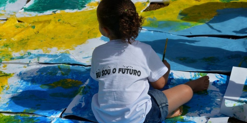 Pais veem palmada como disciplina e não como violência, alerta Unicef Pais veem palmada como disciplina e não como violência, alerta Unicef