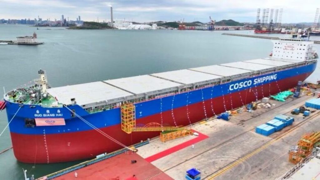 Chinesa COSCO amplia frota e encomenda mais 16 navios graneleiros de 87 mil toneladas em estaleiro de Fujian, em negócio estimado em US$ 800 milhões