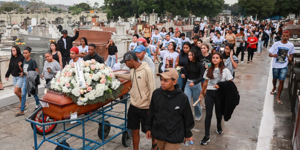 Um ano depois, mortes da Operação Contenção ainda são investigadas Um ano depois, mortes da Operação Contenção ainda são investigadas