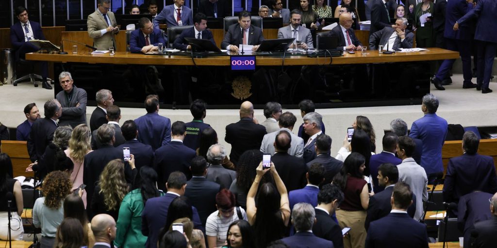 Alcolumbre marca votação da PEC pelo fim da 6×1 para quarta-feira Alcolumbre marca votação da PEC pelo fim da 6x1 para quarta-feira
