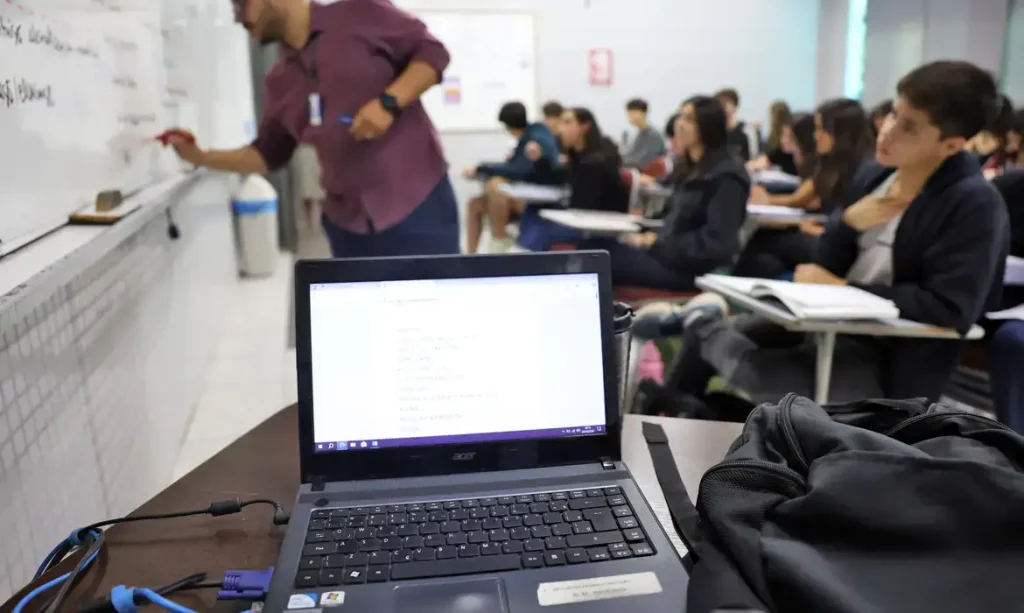 Docentes usam inteligência artificial para inovar e engajar alunos
