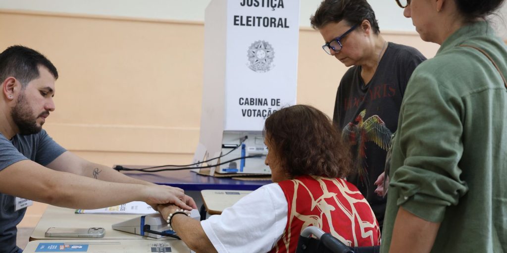 Primeiro turno contou com 43% mais eleitores de ao menos 70 anos Primeiro turno contou com 43% mais eleitores de ao menos 70 anos