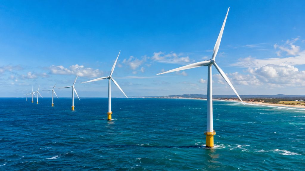 Brasil tem três áreas com ventos mais fortes para gerar energia eólica no mar, aponta estudo da EPE que analisou 20 regiões do litoral brasileiro