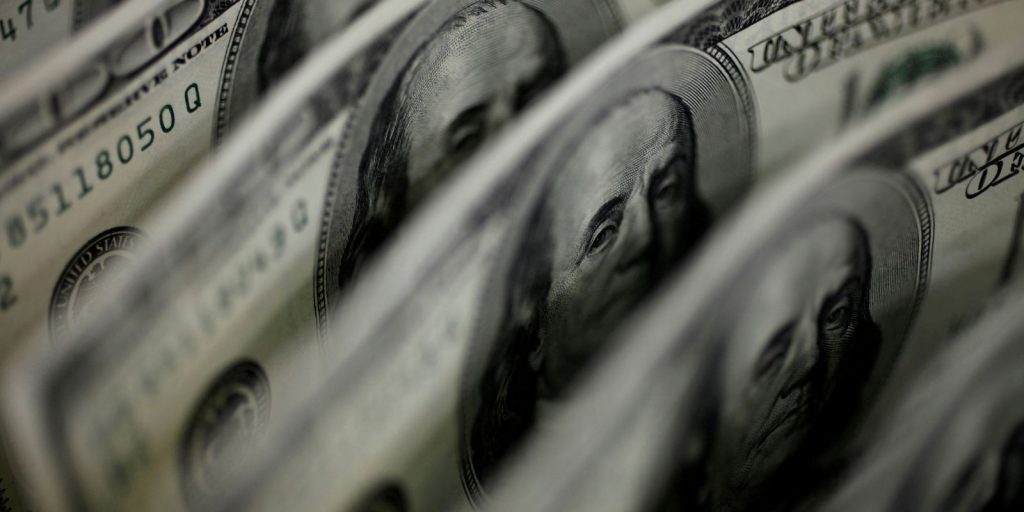 Dólar sobe 8,21%, e bolsa cai 13,88% após reeleição de Lula