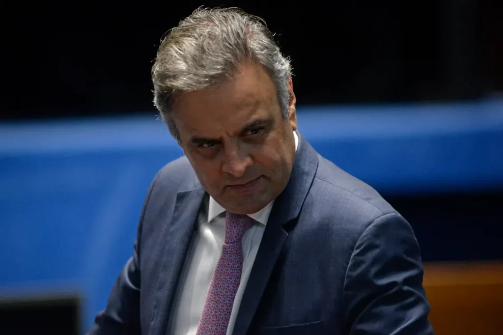 Aécio Neves é derrotado e fica em 7º lugar na disputa ao Senado em MG