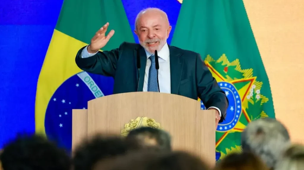 Lula diz que entregará amanhã autorização para Justiça quebrar seu sigilo e de familiares