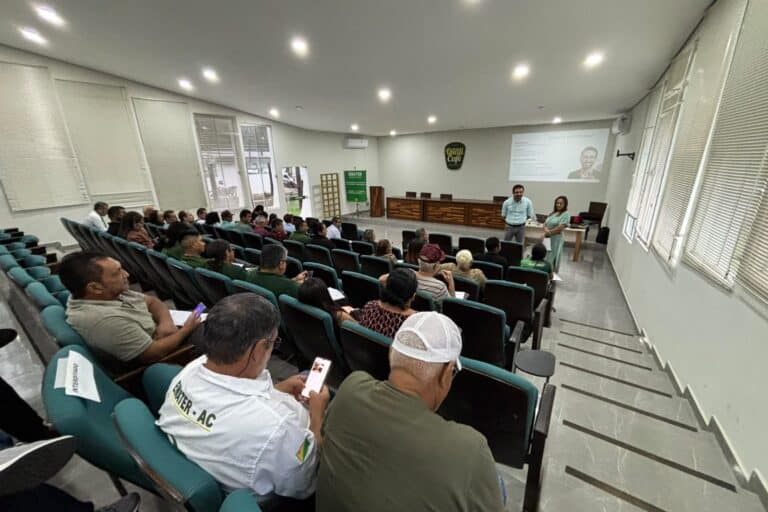 Capacitação orienta 15 organizações rurais sobre uso de recursos públicos no Acre Capacitação orienta 15 organizações rurais sobre uso de recursos públicos no Acre