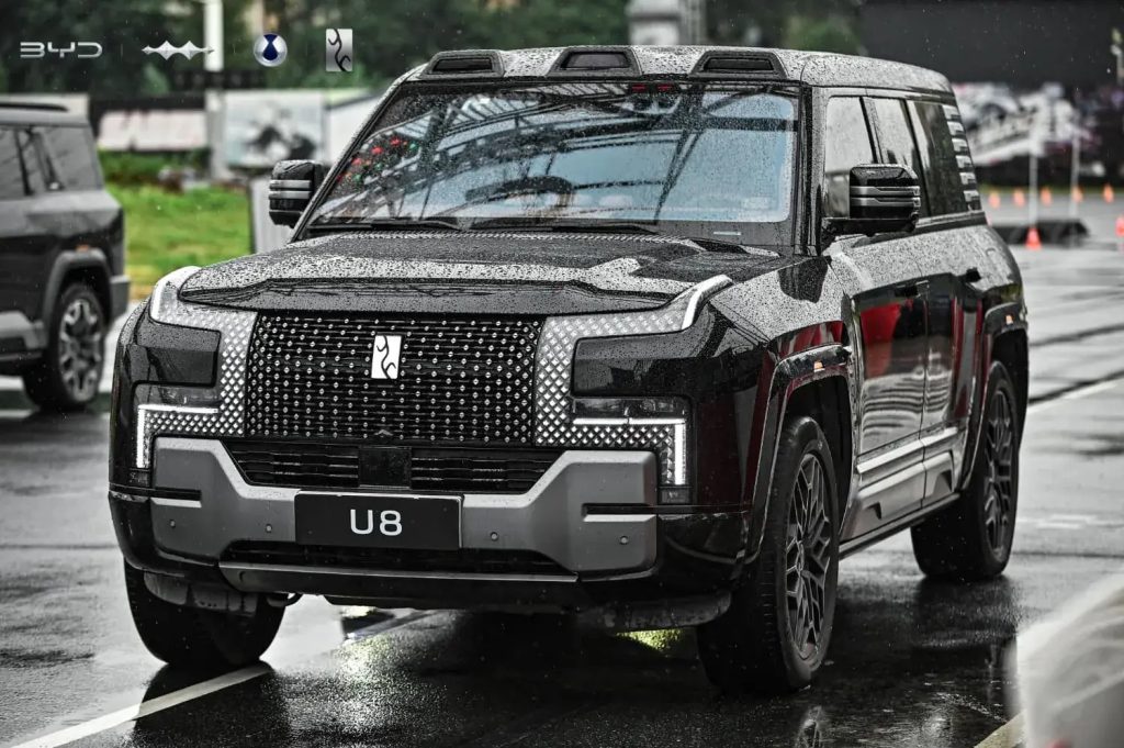 BYD confirma para o Brasil em 2027 SUV de quase 1.200 cv que gira 360 graus no próprio eixo, flutua em emergências e usa quatro motores elétricos para controlar cada roda de forma independente