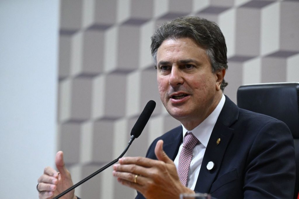 Líder do PT ignora resistência e apresenta emenda para reduzir maioridade penal