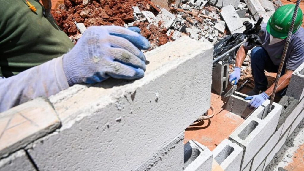 Construtora contrata para obras em três cidades gaúchas Construtora contrata para obras em três cidades gaúchas