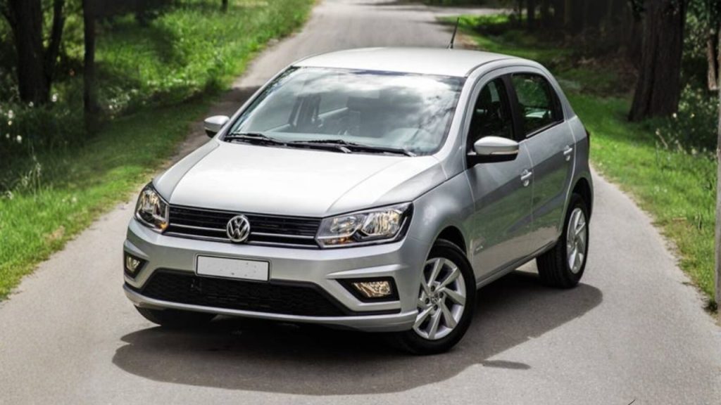 Fora de linha desde 2022, Volkswagen Gol continua na liderança em 4.219 cidades brasileiras, deixando Uno, Strada e Hilux muito atrás; motos dominam outra disputa