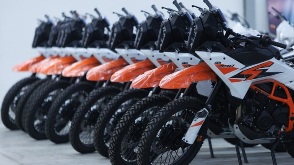 KTM inaugura fábrica própria de R$ 20 milhões em Manaus, com capacidade para 20 mil motos por ano, dez modelos KTM e Husqvarna e planos de ampliar produção em 2027