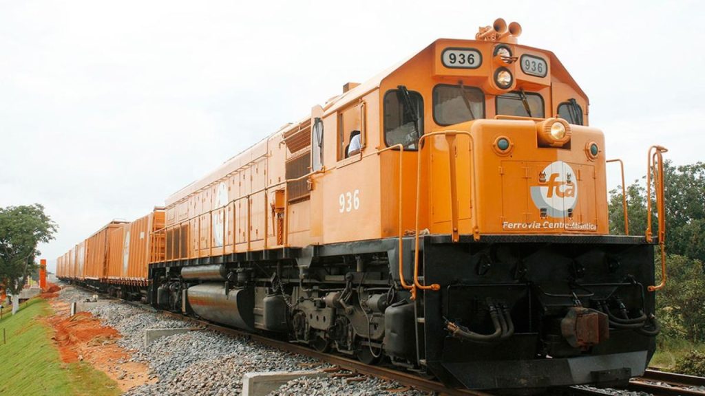 Auditores do TCU cobram explicações para renovar a Ferrovia Centro-Atlântica por 30 anos sem novo leilão. A análise envolve R$ 24 bilhões em investimentos e a devolução de 3.110 km de trilhos à União, além de riscos contratuais. Auditores do TCU cobram explicações para renovar a Ferrovia Centro-Atlântica por 30 anos sem novo leilão. A análise envolve R$ 24 bilhões em investimentos e a devolução de 3.110 km de trilhos à União, além de riscos contratuais.