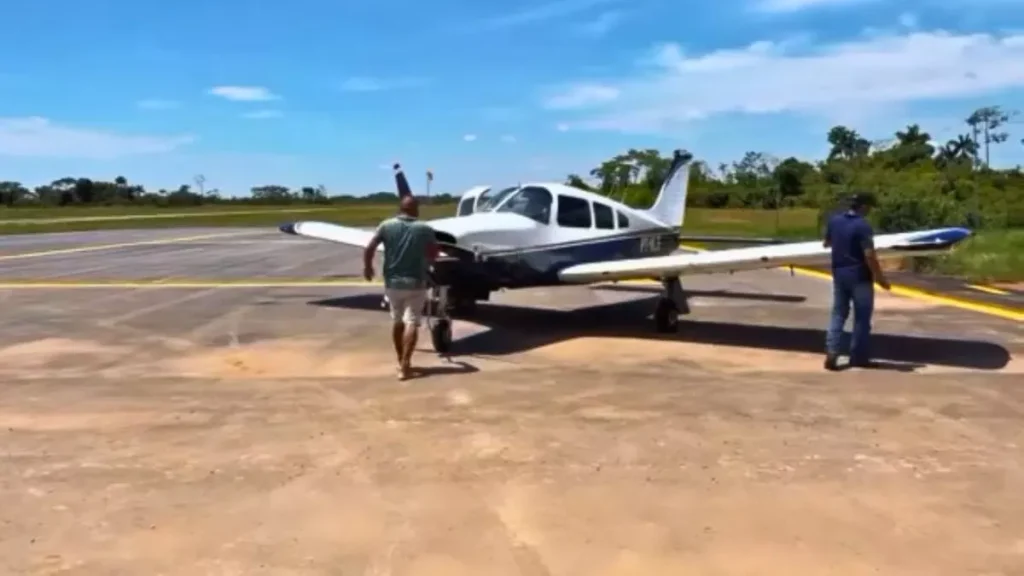 Avião que fez pouso forçado no Acre foi fabricado em 1977 e não tem autorização para táxi aéreo