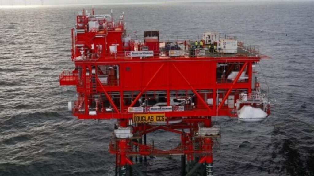 Com mais de 4 mil toneladas, Eni conclui instalação de plataforma offshore inédita que armazenará CO2 em antigos reservatórios de gás no fundo do mar no Reino Unido