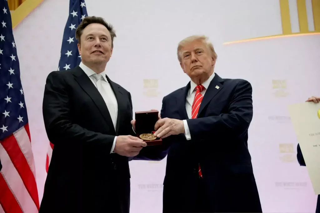 Musk doa mais de US$ 445 Milhões para o Partido Republicano nas “midterms” Musk doa mais de US$ 445 Milhões para o Partido Republicano nas “midterms”