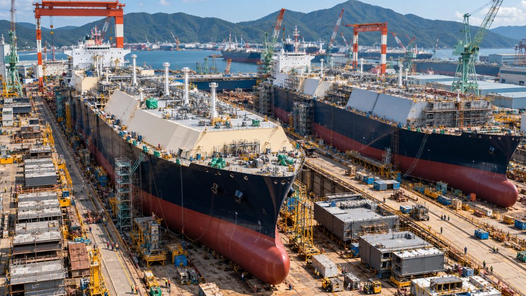 Samsung Heavy Industries fecha contrato de US$ 494 milhões para construir dois navios de gás natural liquefeito, amplia carteira de encomendas para US$ 8 bilhões e garante novas entregas até 2029