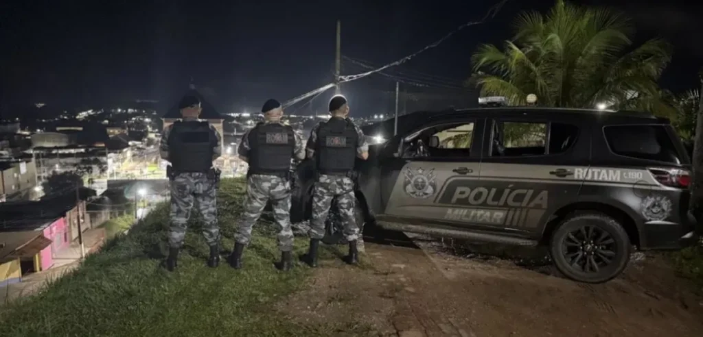 Homem é preso após ameaçar familiares e pastor com faca e causar destruição em Cruzeiro do Sul