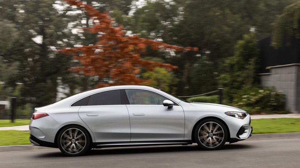 184 cv, sistema híbrido leve de 48V e até 20,4 km/l no ciclo europeu: novo sedã premium entra em pré-venda no Brasil por R$ 364.900 com motor 1.5 turbo 184 cv, sistema híbrido leve de 48V e até 20,4 km/l no ciclo europeu: novo sedã premium entra em pré-venda no Brasil por R$ 364.900 com motor 1.5 turbo