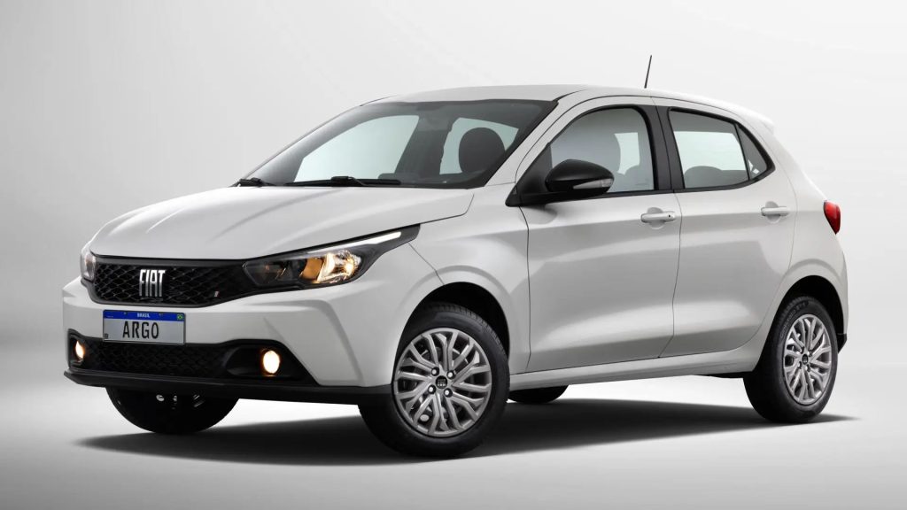 Fiat Argo 2027 aparece no configurador apenas na versão Drive 1.0 por R$ 98.990, enquanto versões 2026 seguem listadas e o Argo X deve ocupar faixas superiores de preço da gama