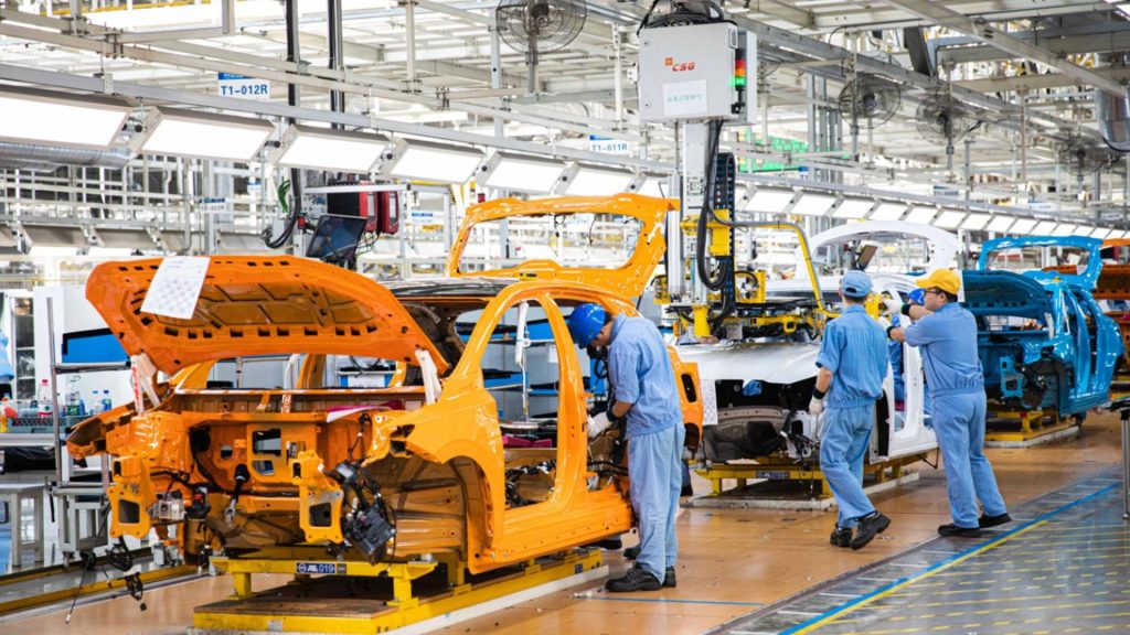 Gigante chinesa dona da MG escolhe cidade europeia para erguer sua primeira fábrica de carros na União Europeia, prevê produzir 120 mil veículos por ano e criar cerca de 1.000 empregos