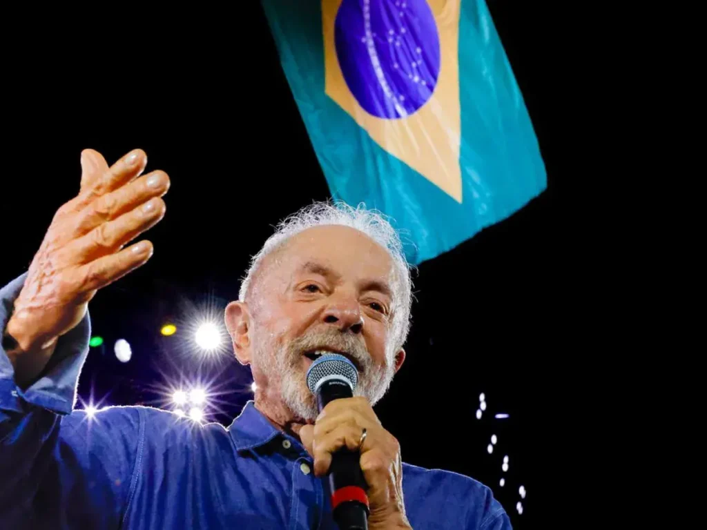 Lula avalia dar ministério a PT mineiro após ganhar de Flávio Bolsonaro no estado
