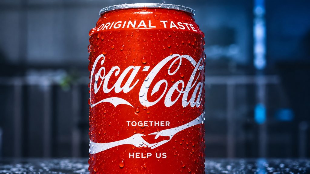 Coca-Cola revela novos sabores para 2027 com Cherry Lime, Strawberry Float, Powerade sem açúcar, Topo Chico de abacaxi e coco e shakes Core Power