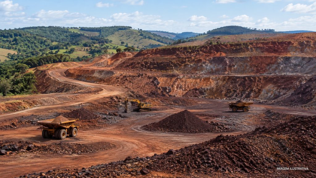 Mineradora paralisa produção de minério de ferro em Minas Gerais e concentra esforços em terras raras Mineradora paralisa produção de minério de ferro em Minas Gerais e concentra esforços em terras raras