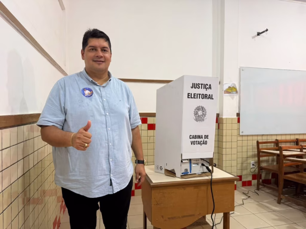 Júnior Feitosa destaca campanha “sem um real de dinheiro público” após votar em Tarauacá