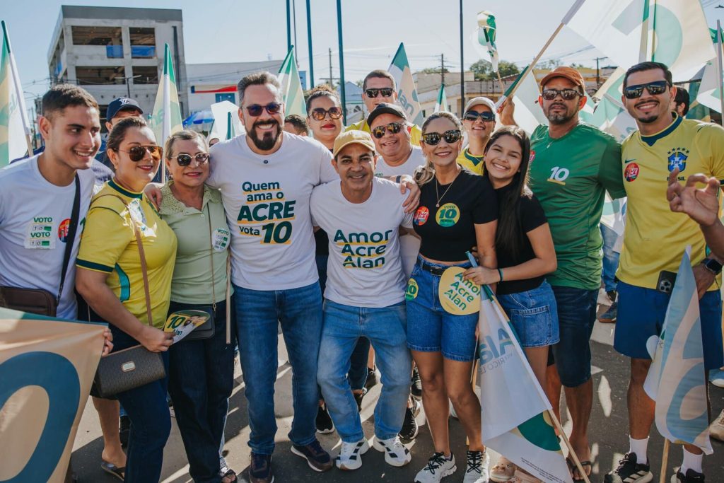 Alan Rick faz caminhada em Cruzeiro do Sul no encerramento de campanha Alan Rick faz caminhada em Cruzeiro do Sul no encerramento de campanha