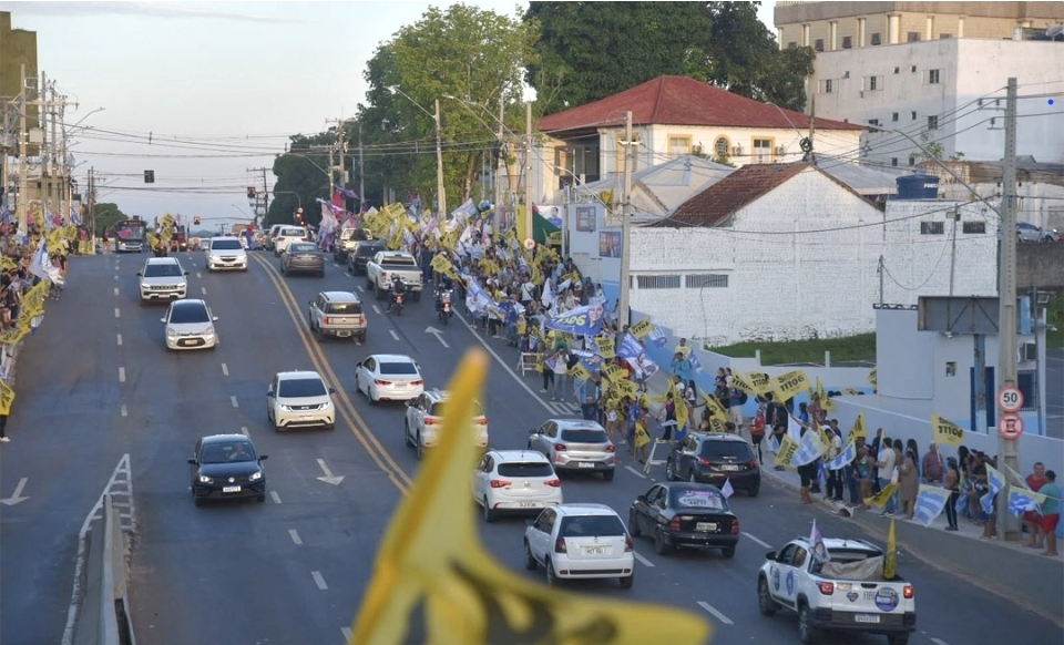 Na disputa por uma vaga na Aleac, Samir Bestene encerra movimento de rua com 1.500 pessoas na Avenida Ceará, em Rio Branco