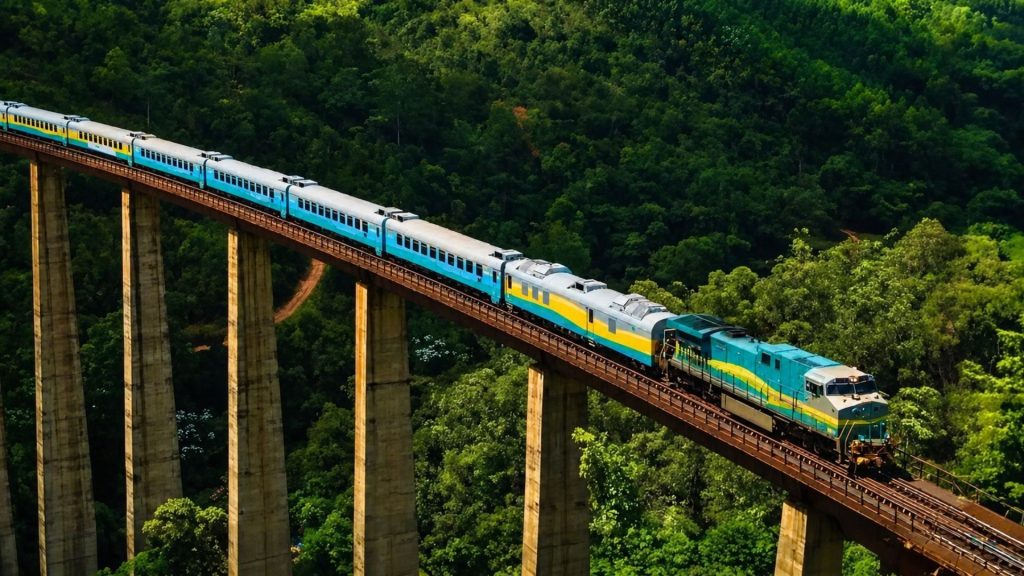 Trem noturno Vitória-Minas volta a circular nas férias com passagens a partir de R$ 87, percorre 664 km entre Minas Gerais e Espírito Santo, atende 16 cidades e já vende bilhetes para a primeira semana de dezembro