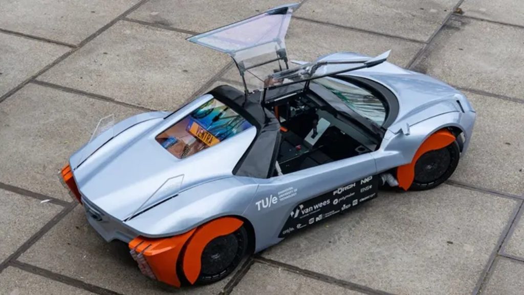 Carro elétrico criado por estudantes usa carga elétrica para prender partículas dos pneus e estrutura quase 100 kg mais leve para reduzir desgaste
