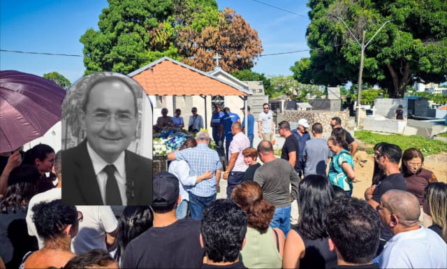Legado eterno: Sob aplausos e forte comoção, corpo do jornalista Ayres Rocha é sepultado em Rio Branco Legado eterno: Sob aplausos e forte comoção, corpo do jornalista Ayres Rocha é sepultado em Rio Branco