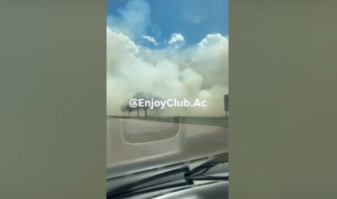 Incêndio de grandes proporções consome vegetação e reduz visibilidade na Avenida Amadeu Barbosa Incêndio de grandes proporções consome vegetação e reduz visibilidade na Avenida Amadeu Barbosa