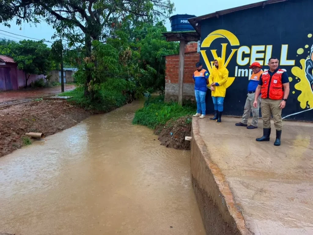 Defesa Civil monitora áreas de risco após chuva de 25 milímetros em duas horas em Rio Branco