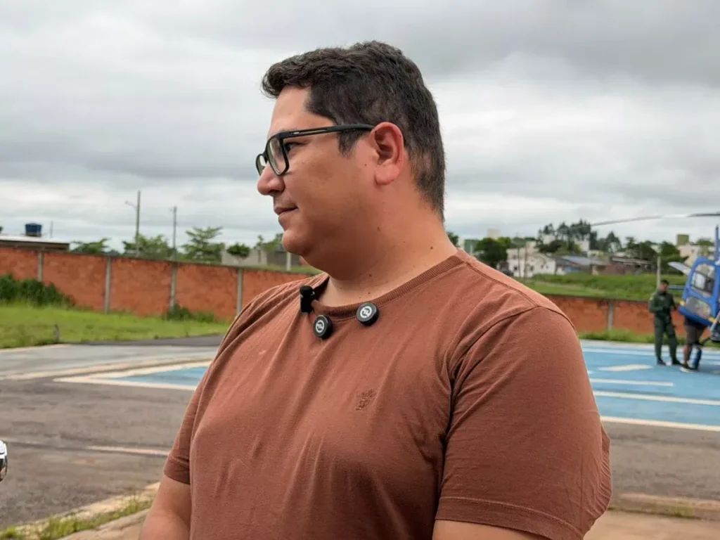 Vídeo: Após pouso forçado no Acre, passageiro chora ao falar com a mãe em chamada de vídeo