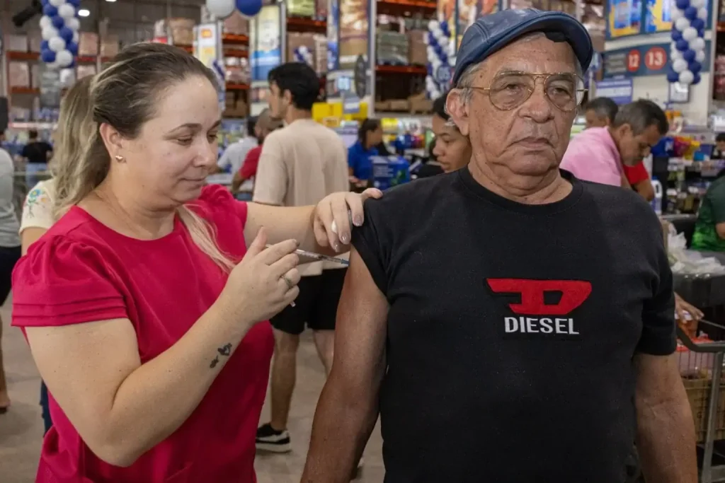 Rio Branco aplica mais de 1,7 mil doses no Dia Nacional da Vacinação Rio Branco aplica mais de 1,7 mil doses no Dia Nacional da Vacinação