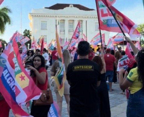Mobilização de Lulistas para “caminhada da Virada” inicia em frente ao Palácio Rio Branco Mobilização de Lulistas para “caminhada da Virada” inicia em frente ao Palácio Rio Branco