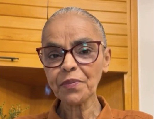 “Choro de perdedor”: Marina Silva chama Flávio Bolsonaro de covarde e critica fuga para os EUA “Choro de perdedor”: Marina Silva chama Flávio Bolsonaro de covarde e critica fuga para os EUA